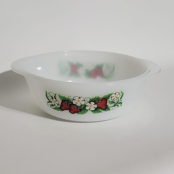 Glasbake Strawberry Casserole Milk Glass 2 quart Baking Dish - Picture 3 of 8